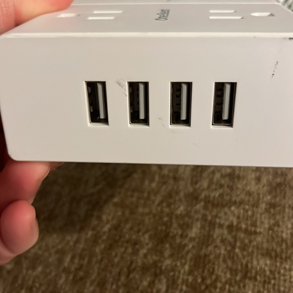 One Beat surge protector, USB - Picture 2 of 3